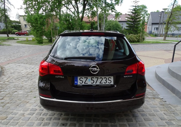 Opel Astra cena 35900 przebieg: 151000, rok produkcji 2014 z Gliwice małe 781